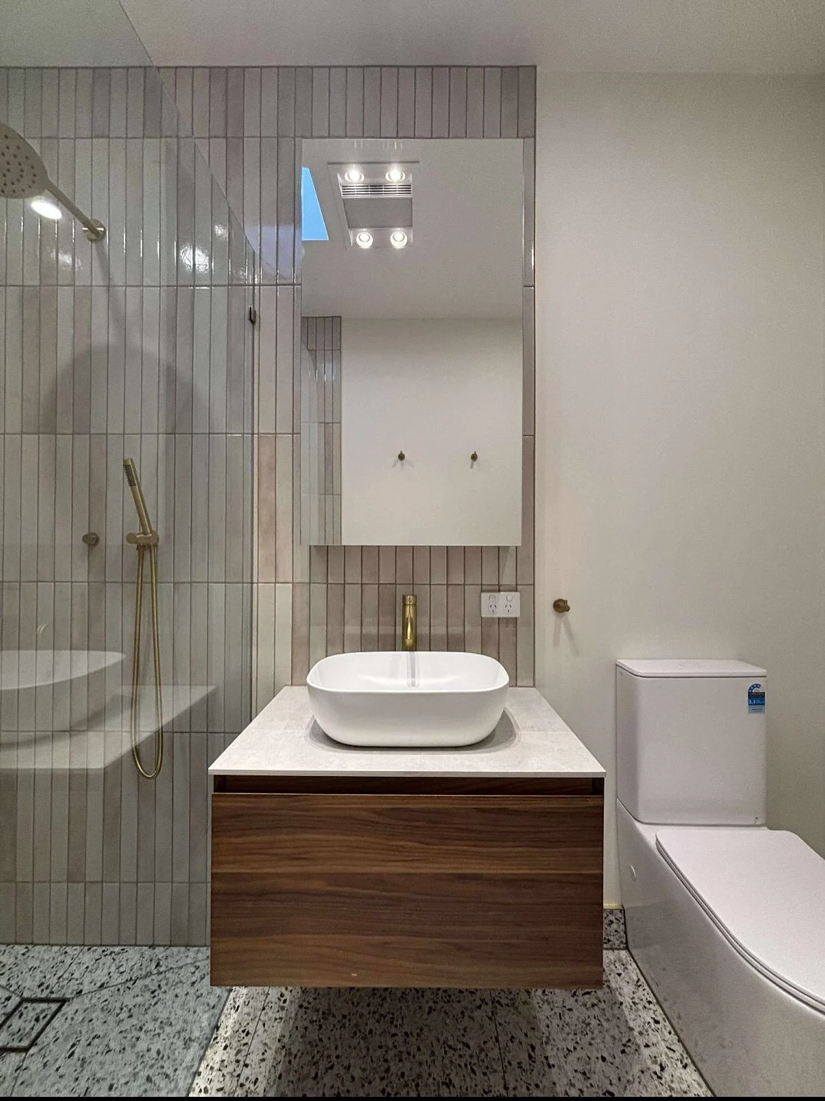 Statement tiles and terrazzo — photo 4 of 4