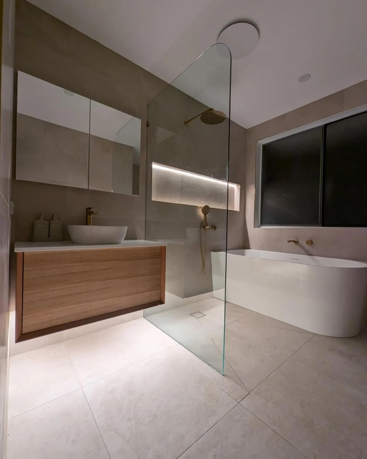 Seaford bathroom — photo 4 of 6