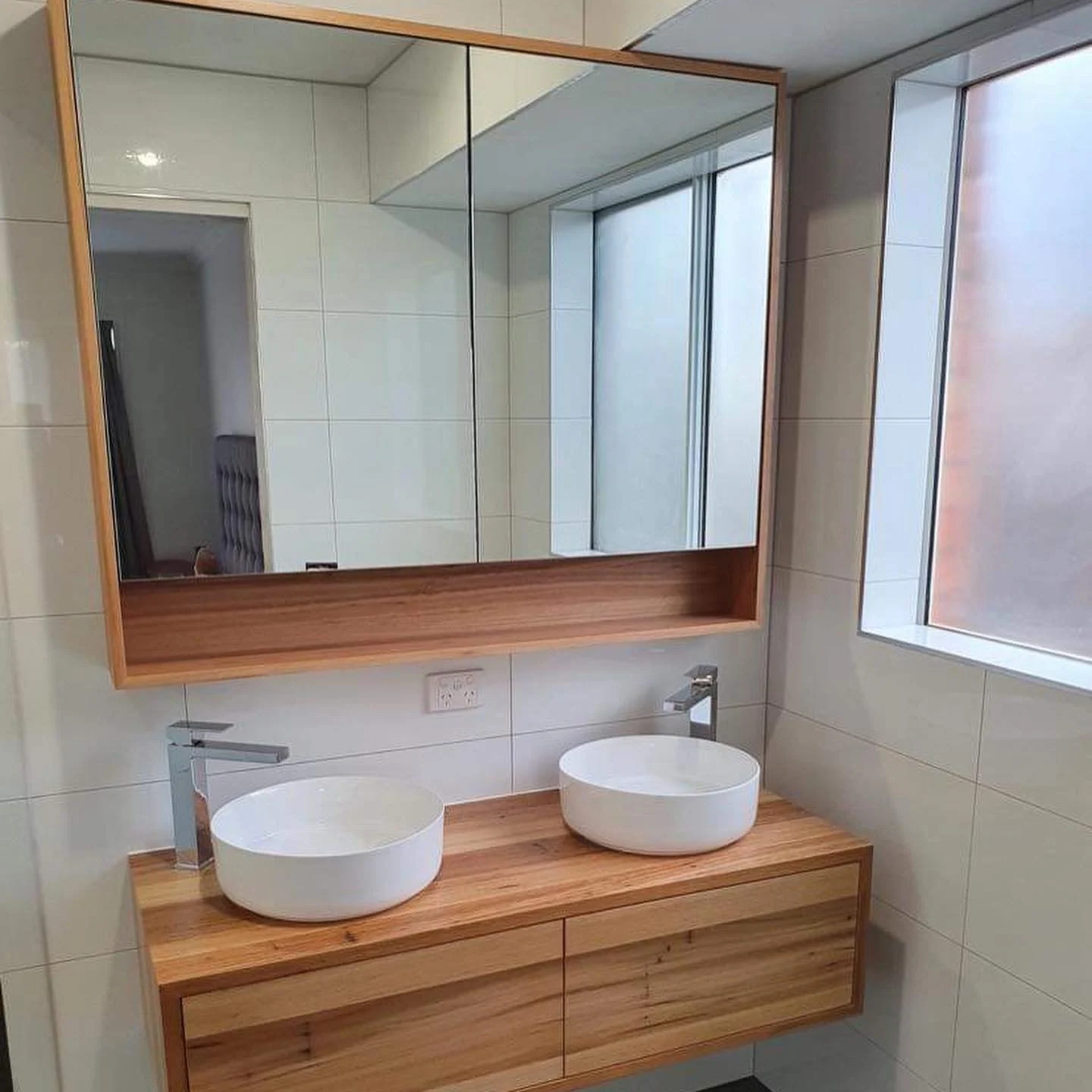 A Langwarrin ensuite — photo 2 of 5