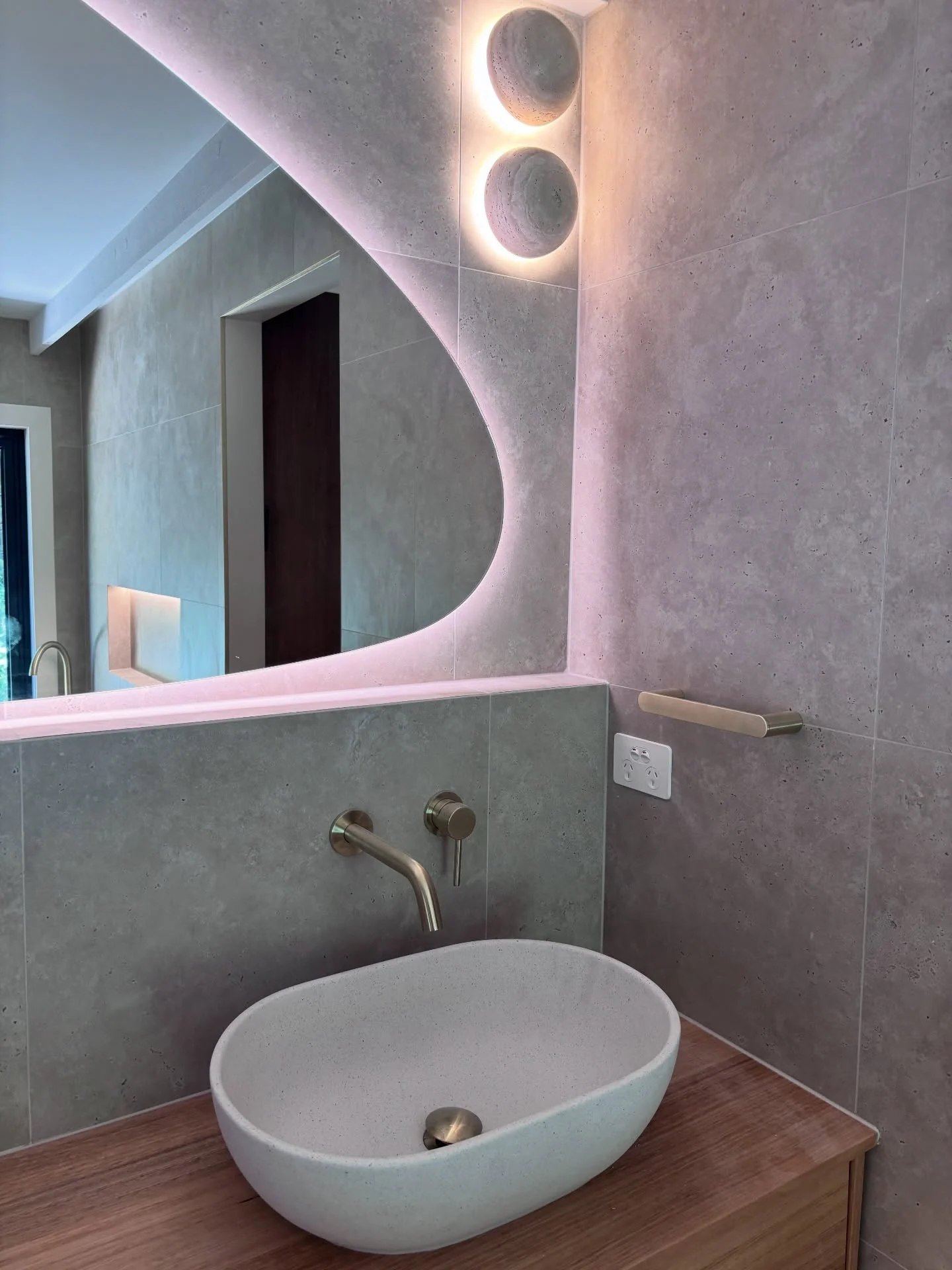 A freestanding bath at The Patch — photo 2 of 6