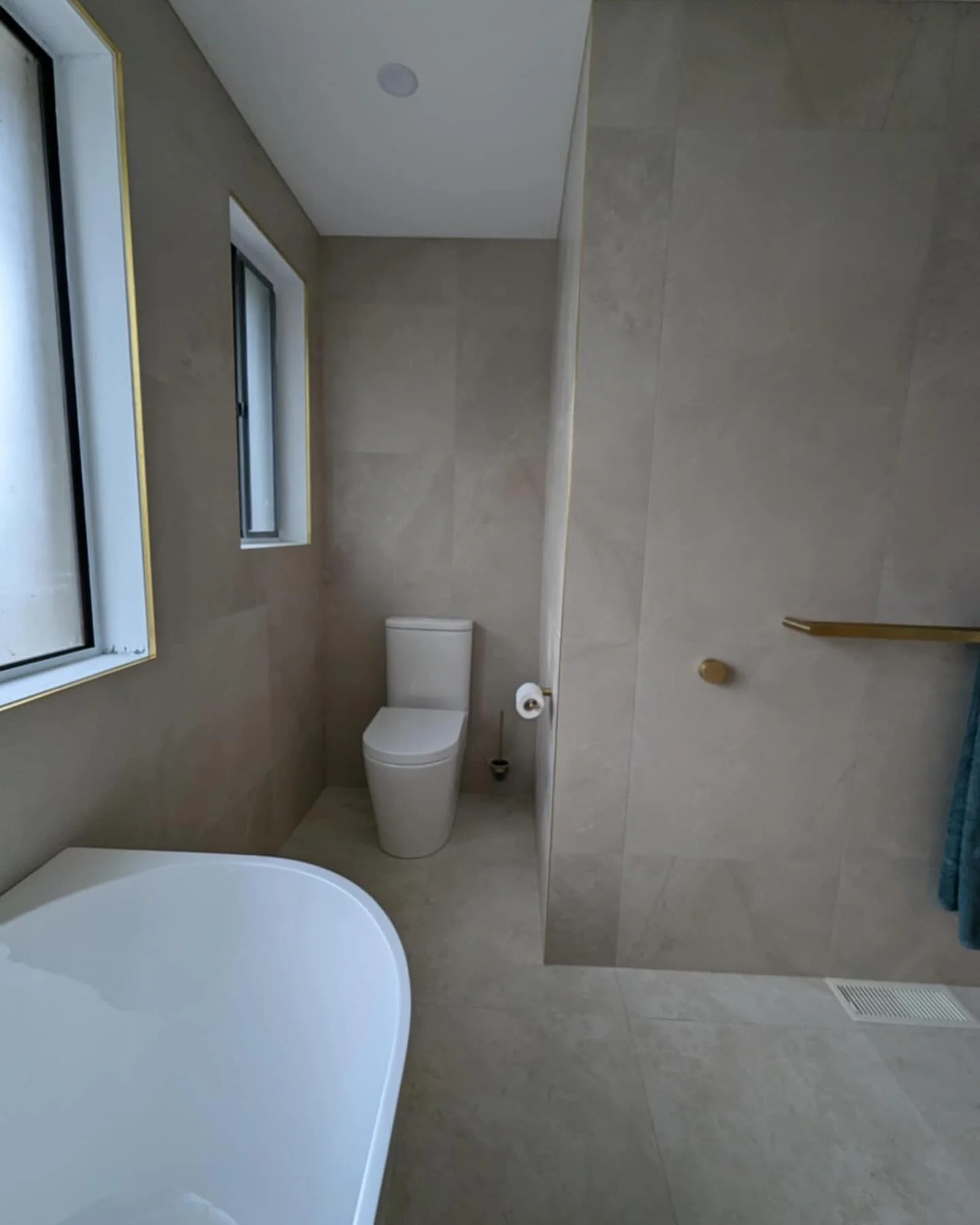 Seaford bathroom — photo 3 of 6
