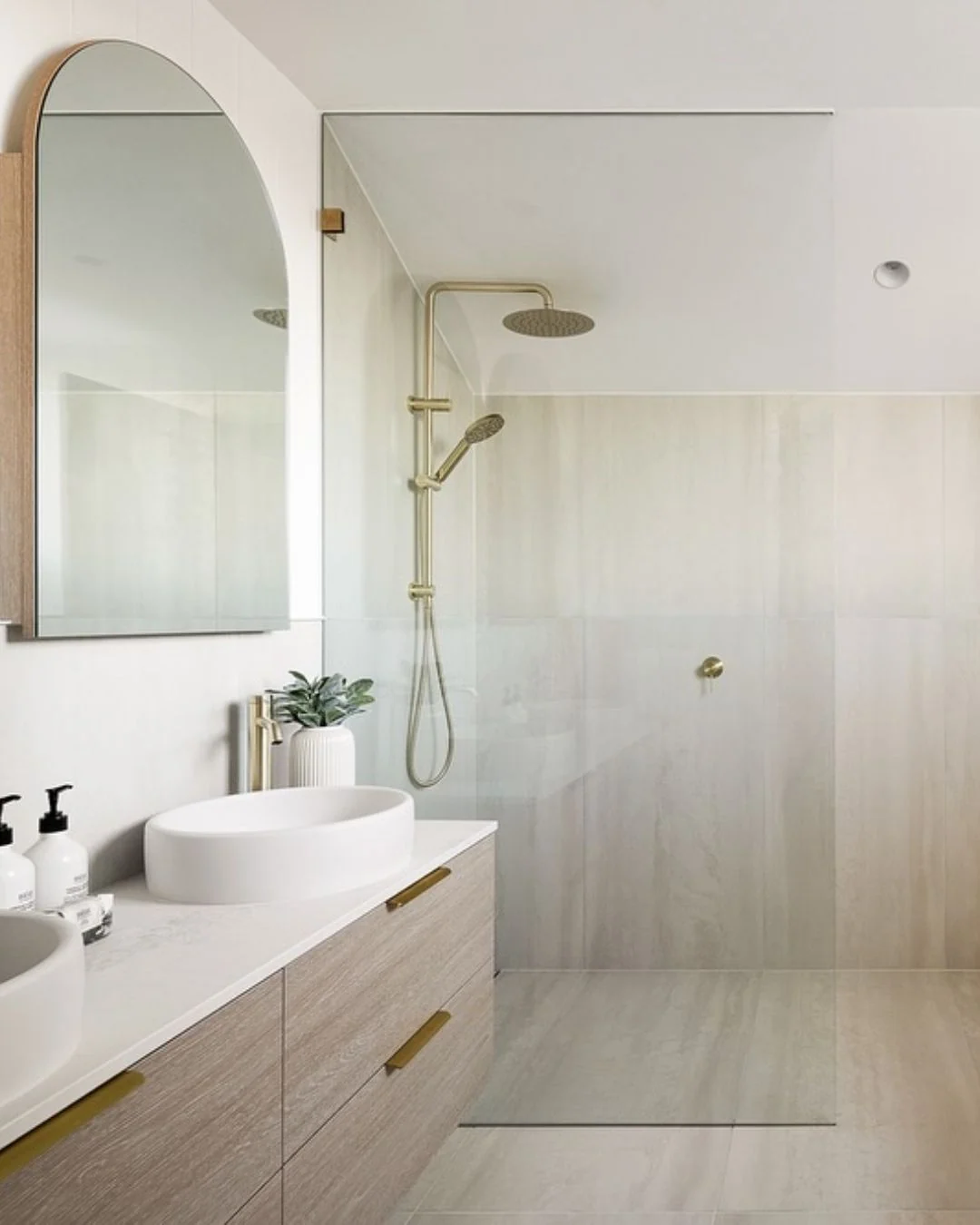 Razor Sharp bathroom display at Home Innovations