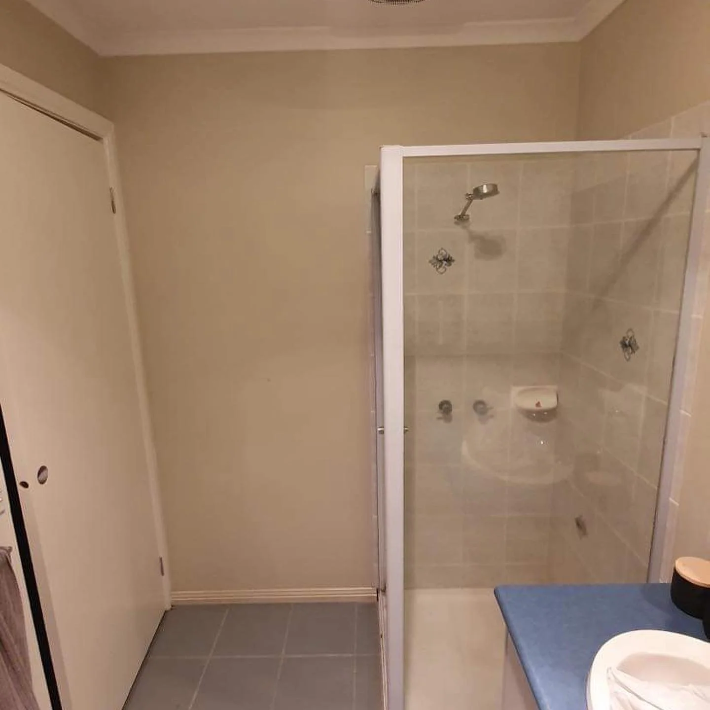 A Langwarrin ensuite — photo 4 of 5