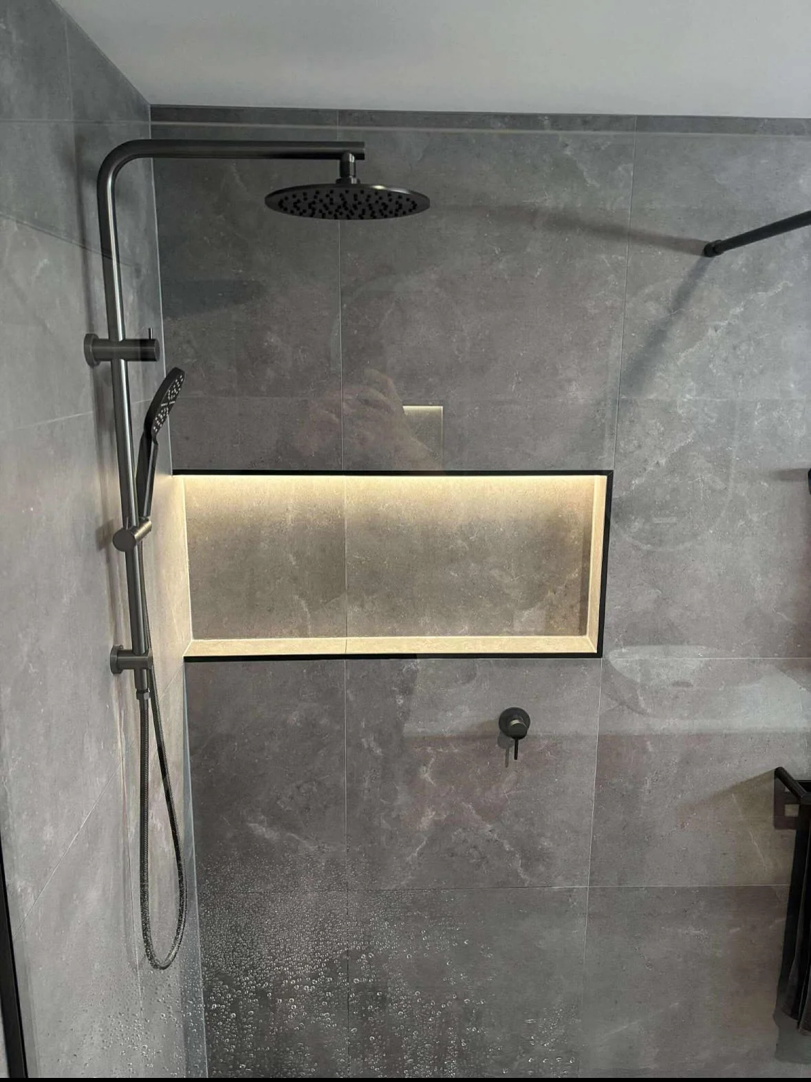 A closer look at the shower — photo 5 of 5