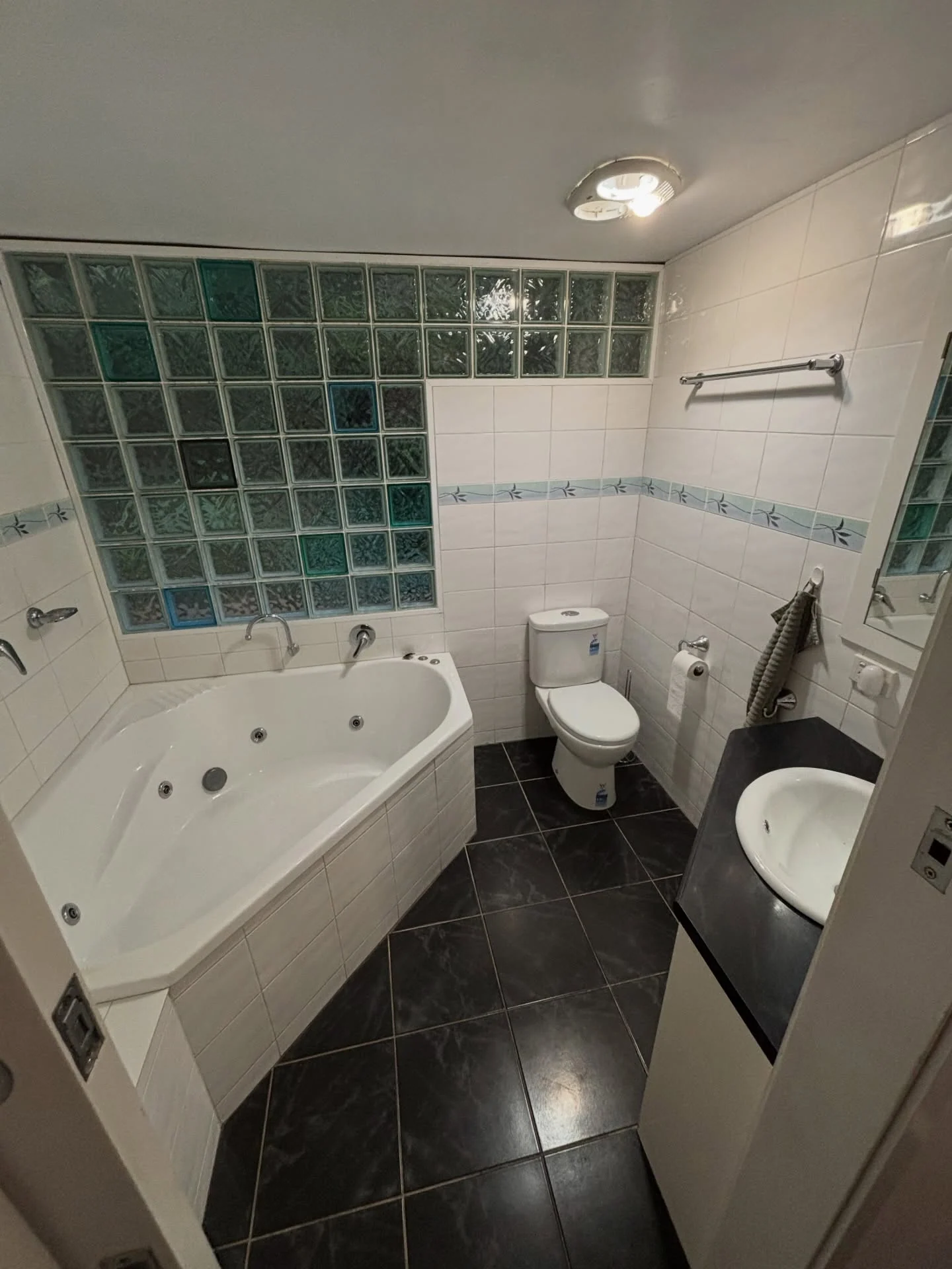 A freestanding bath at The Patch — photo 6 of 6