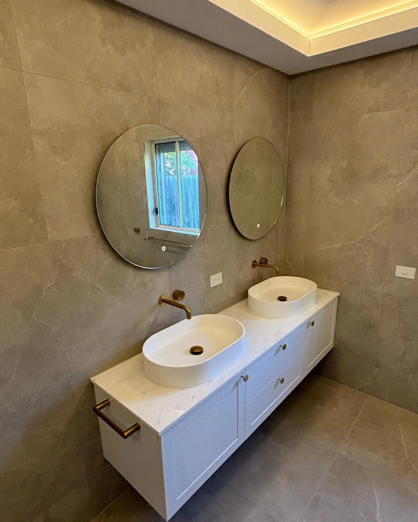 Oakleigh South bathroom — photo 3 of 5