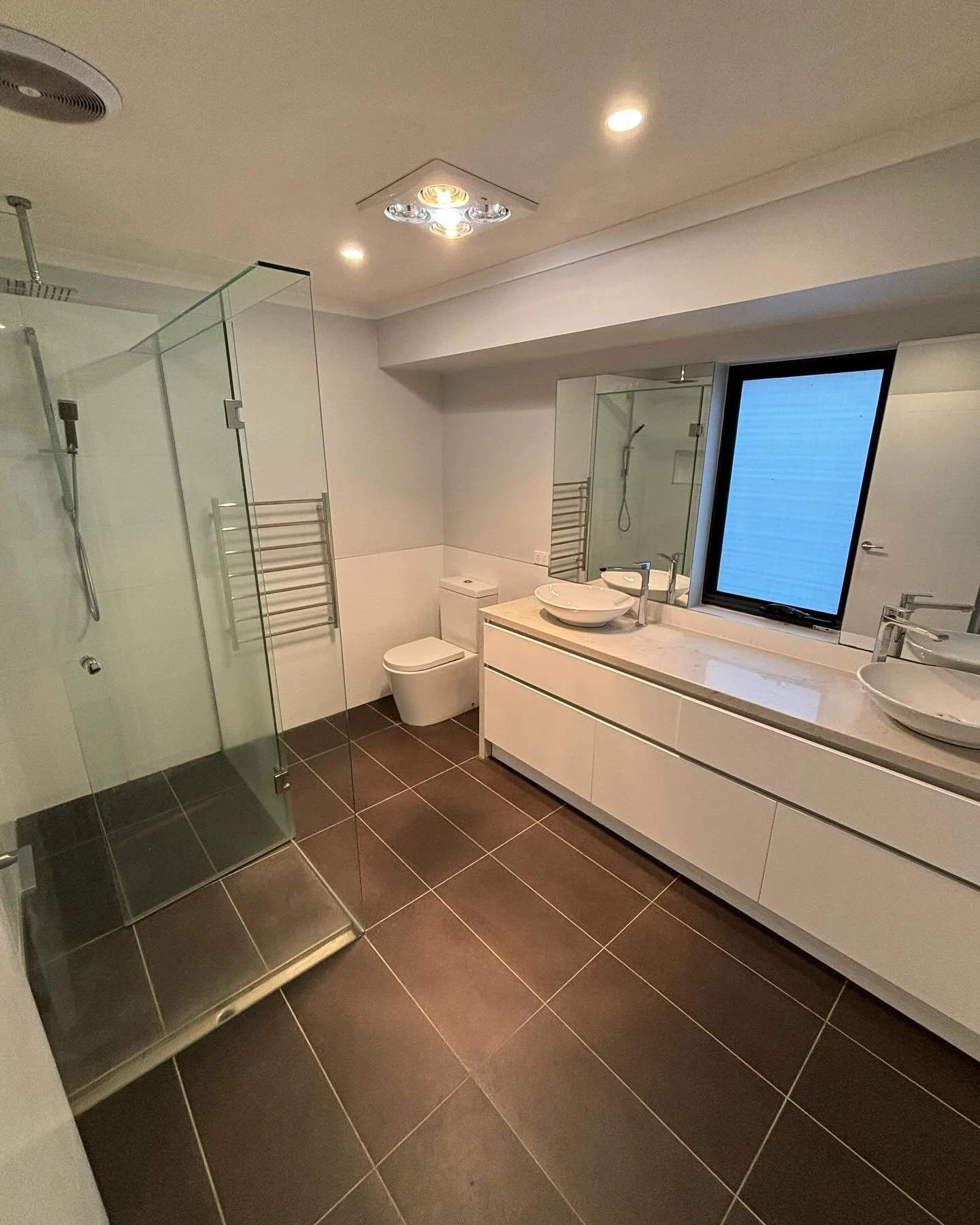 Narre Warren bathroom — photo 3 of 3