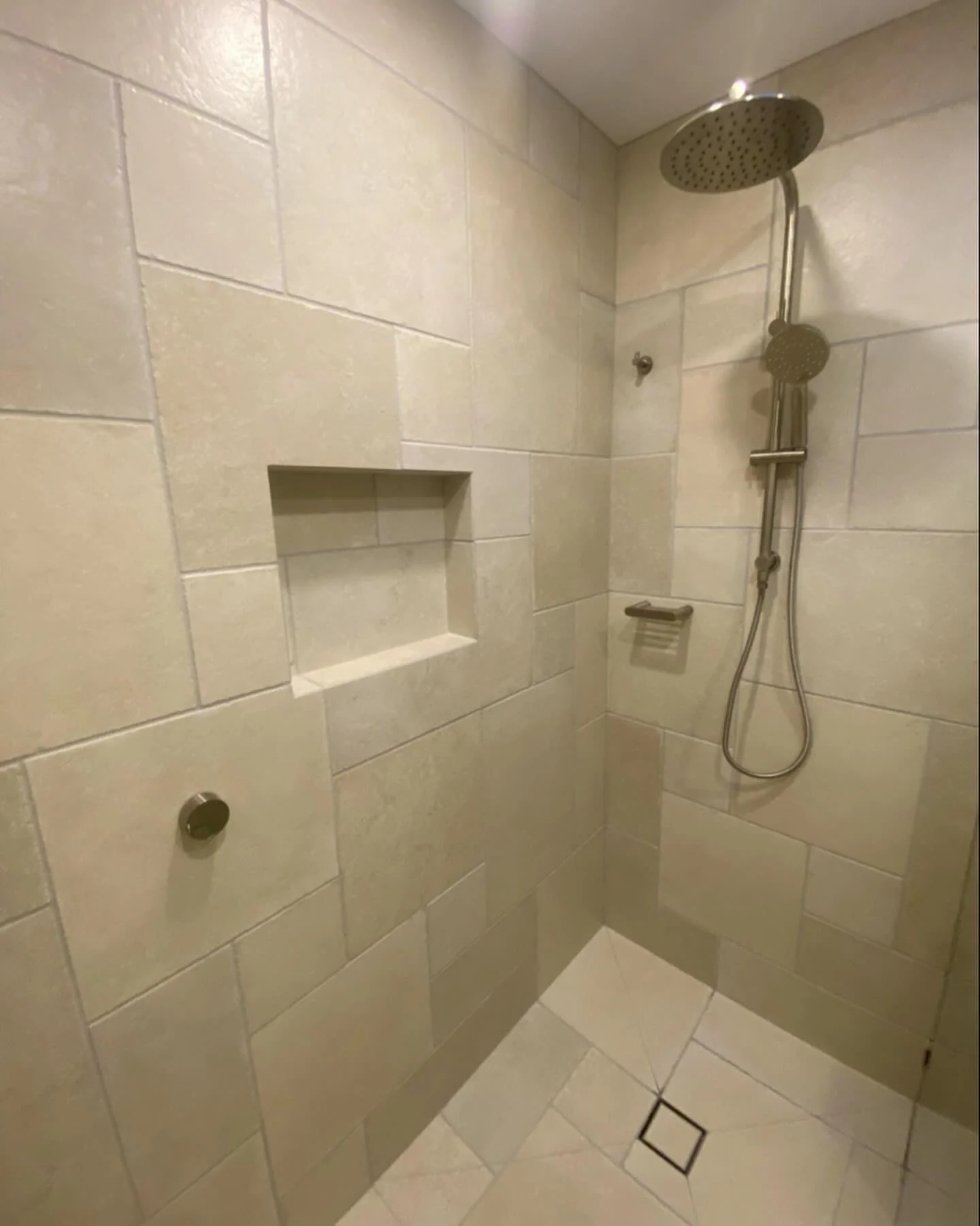 Mt Martha bathroom — photo 2 of 4