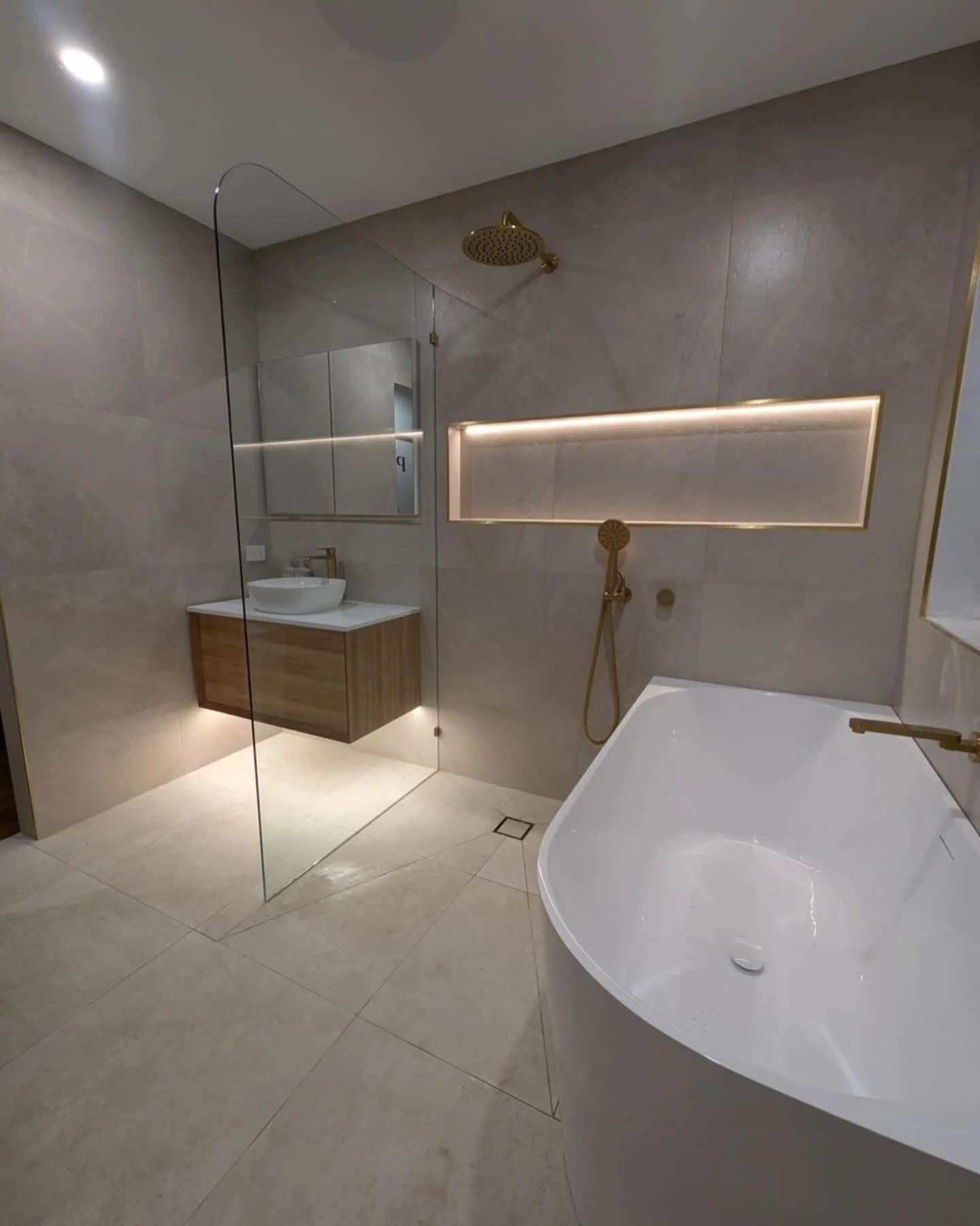 Seaford bathroom — photo 5 of 6
