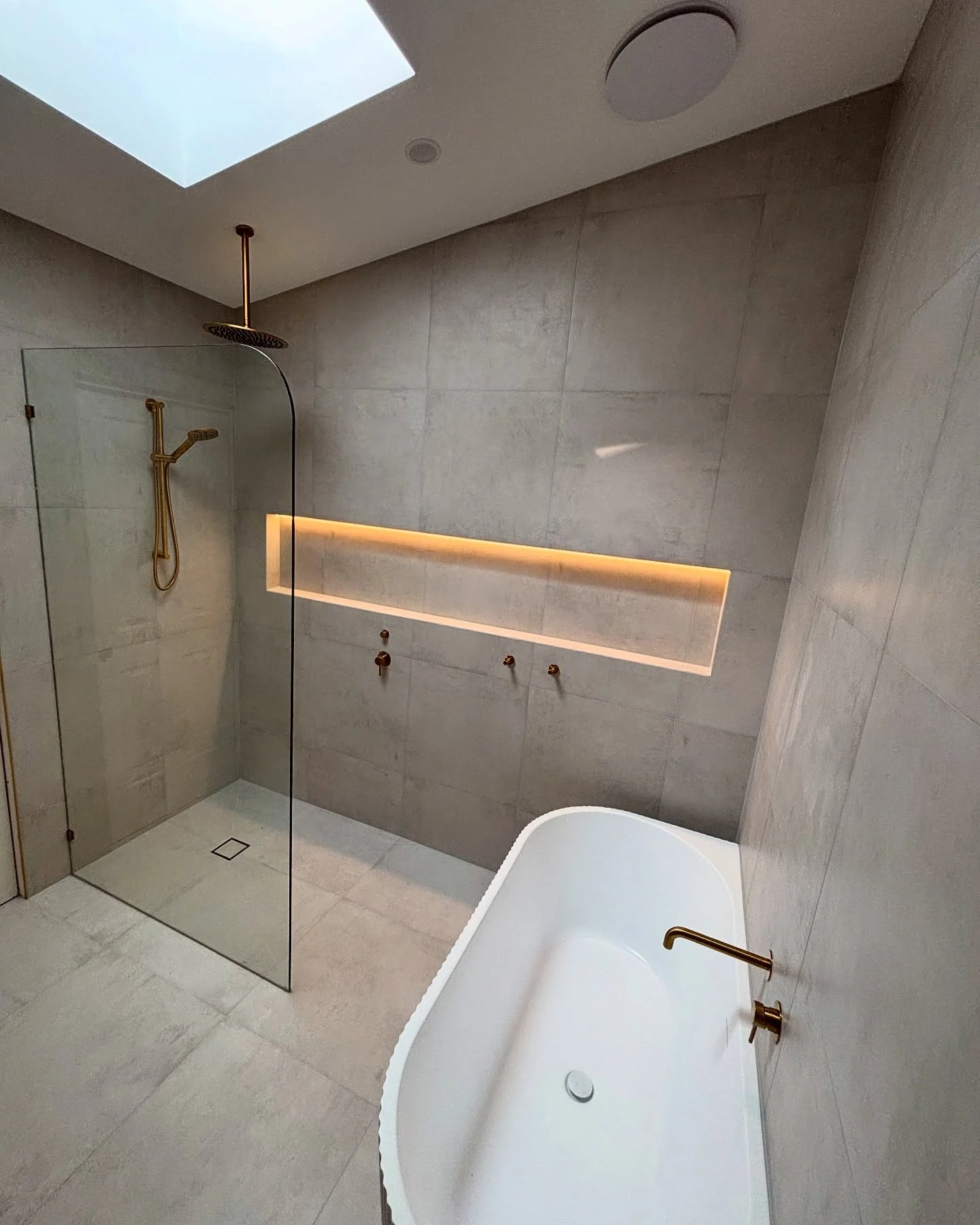 Frankston South bathroom — photo 2 of 4