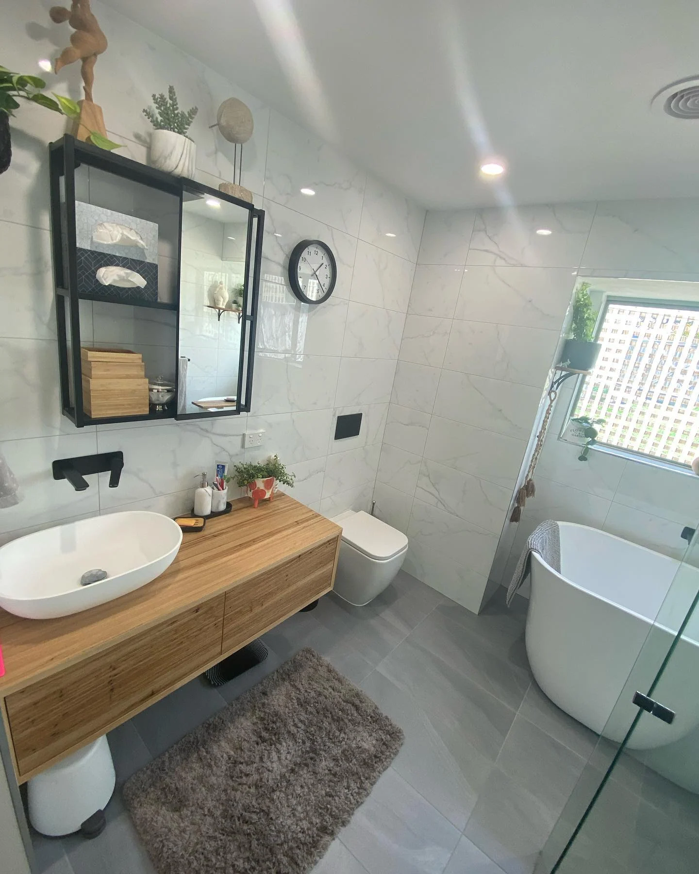 A larger bathroom in Langwarrin — photo 2 of 5