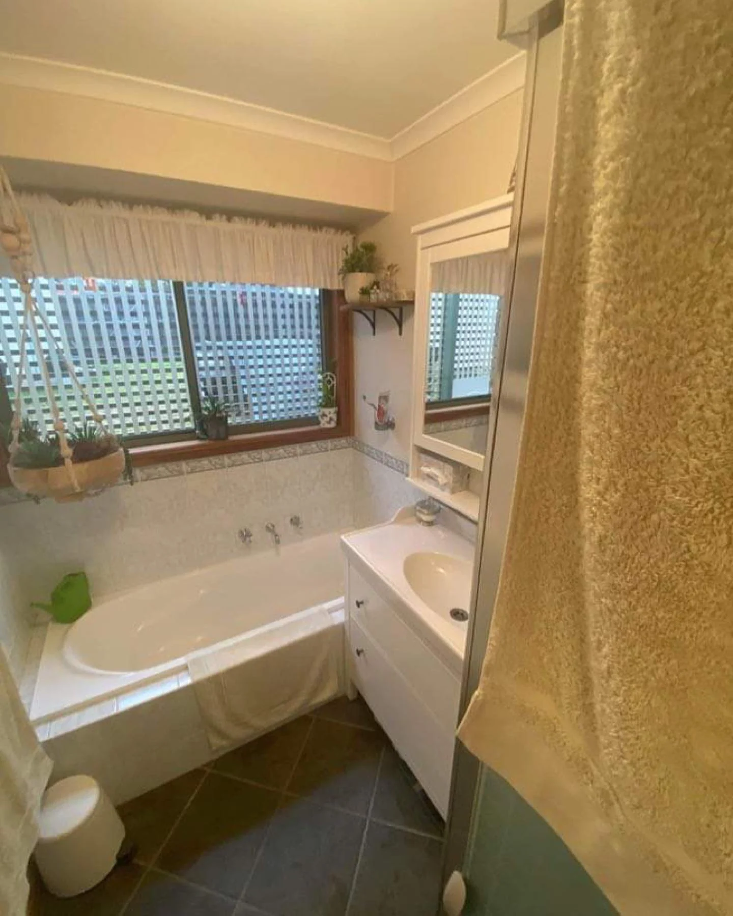 A larger bathroom in Langwarrin — photo 4 of 5