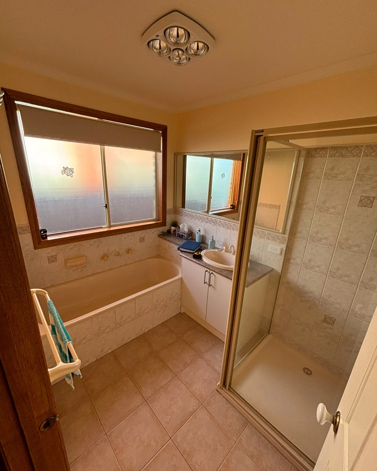 Narre Warren bathroom — photo 3 of 3