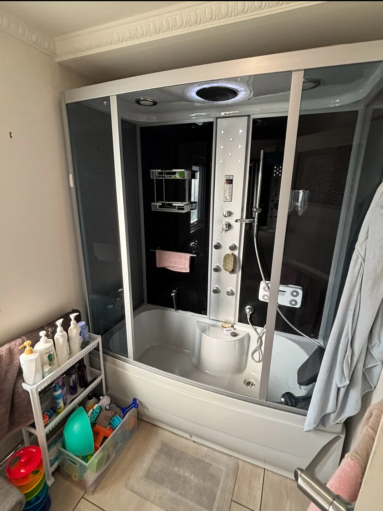 A calm, contemporary bathroom — photo 5 of 5