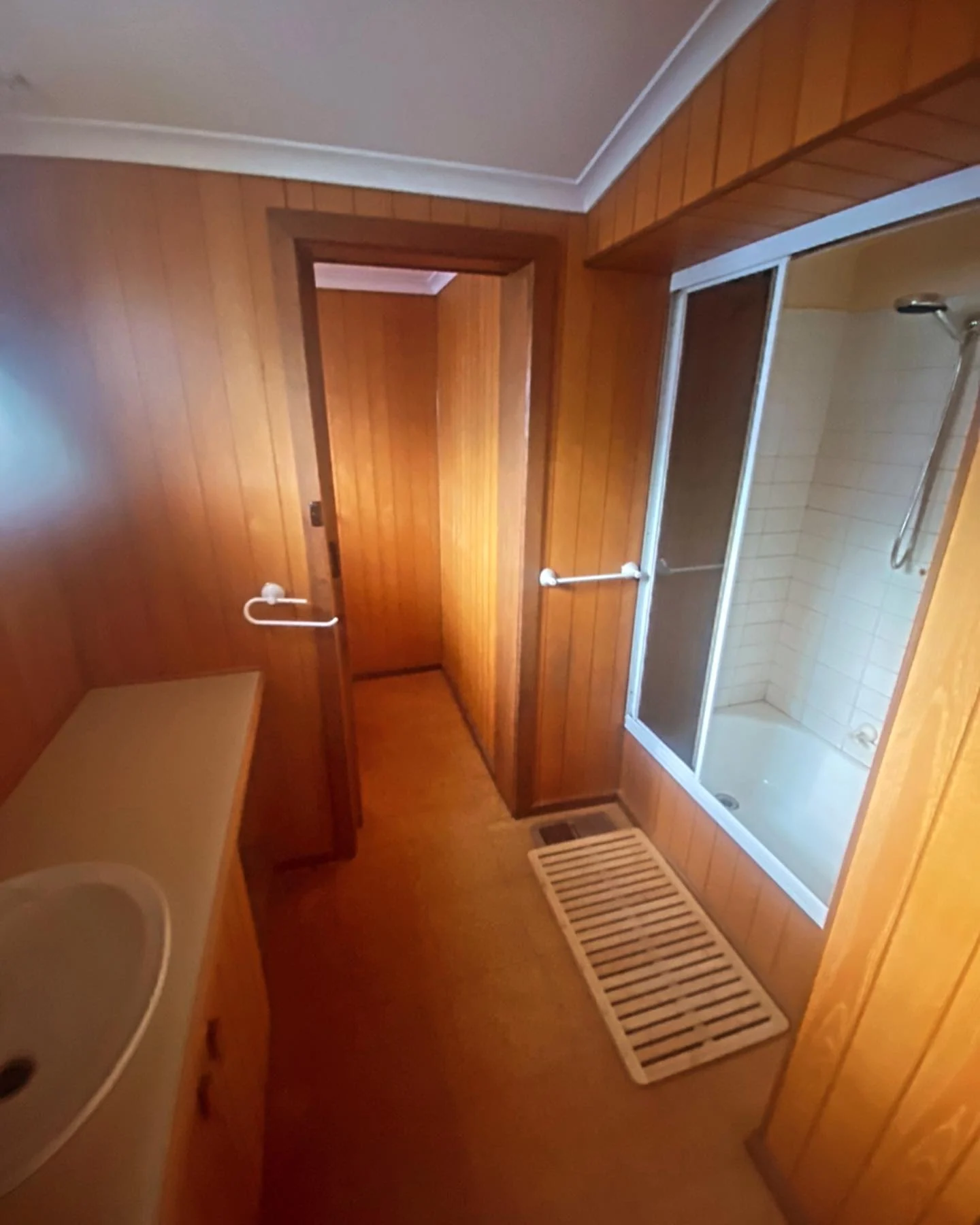 Cheltenham bathroom — photo 3 of 5